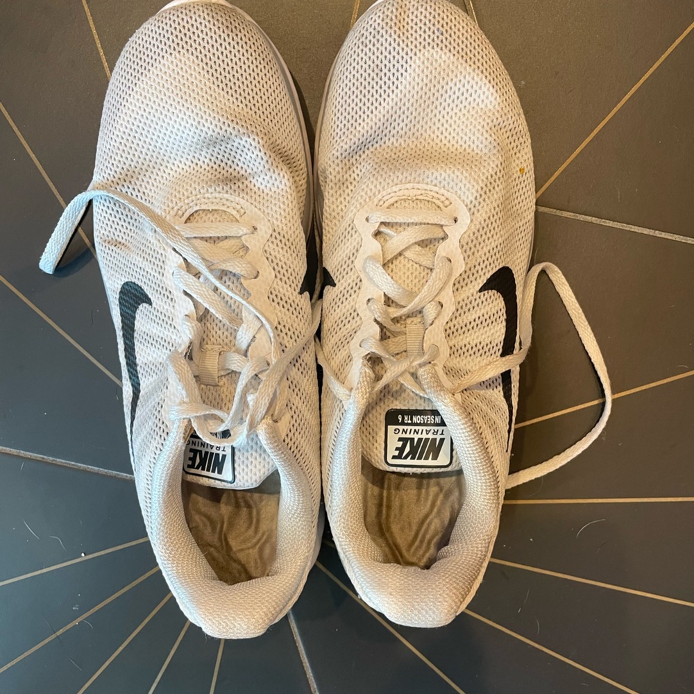 Women’s Nike training in season 6, size 9